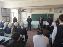 Вохӯрӣ дар доираи ислоҳоти милитсия бо мактаббачагони ҷамоати деҳоти Чоркӯҳи шаҳри Исфара