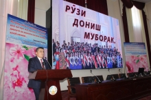 Дониш андар дил чароғи равшан аст…